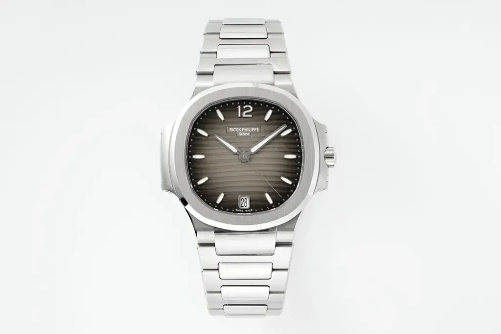 Integrated bracelets: looking at the whole silhouette