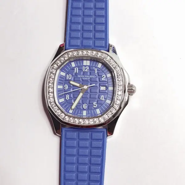 GR Factory Patek Philippe Aquanaut Quartz Blue Super Clone Replica Watch